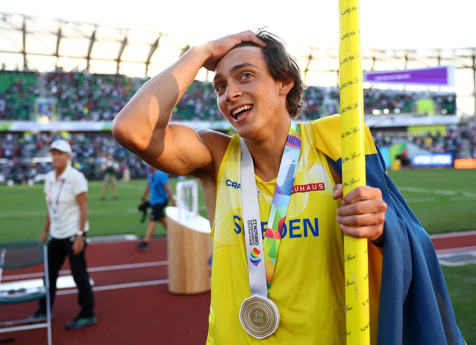 Armand Duplantis quebra recorde e é campeão mundial de salto com vara