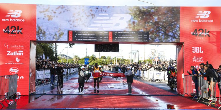 Eliud Kipchoge é 12º na Maratona de Porto Alegre