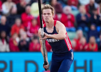 Sondre Guttormsen salta 6,00 m na vara no Campeonato Norueguês