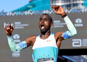 Etíope Addisu Gobena e queniana Peres Jepchirchir vencem Maratona de Sydney com 40 mil participantes