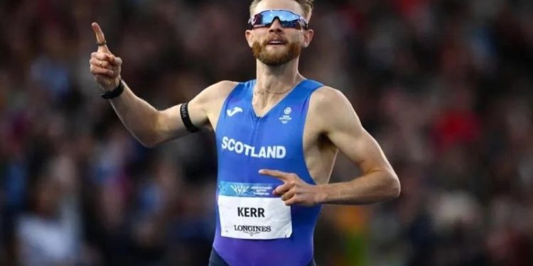 Josh Kerr ganha milha com Austrália a dominar última jornada dos Jogos da Comonwealth