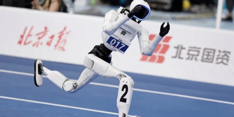 Novo recorde de robô chinês nos 100 m em menos de 9 segundos