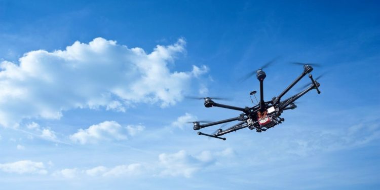 Drone colide com barreira no Europeu de Birmingham
