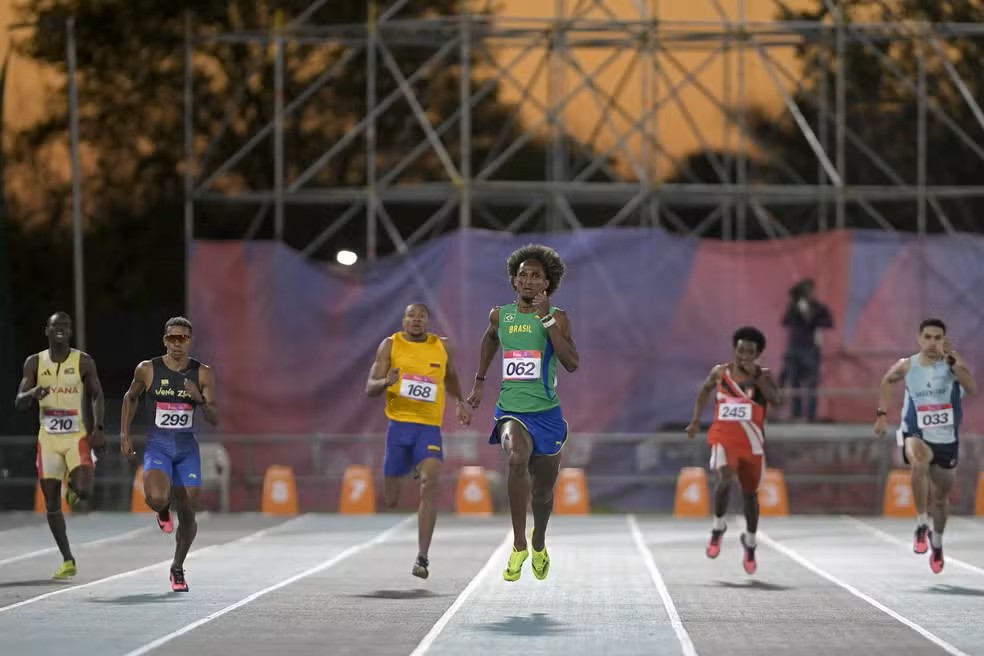 Alison dos Santos bate recorde dos 400 m dos Jogos Sul-Americanos
