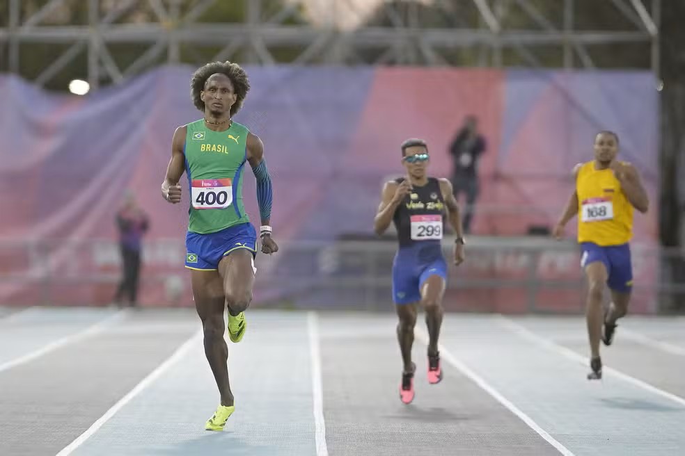 Alison dos Santos brilha, leva ouro nos 400m e bate recorde na Argentina