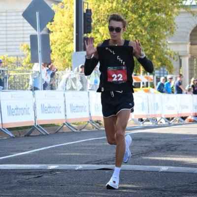 Norte-americanos Charlie Lawrence e Courtney Olsen vencem Campeonato Mundial de 100 km da IAU