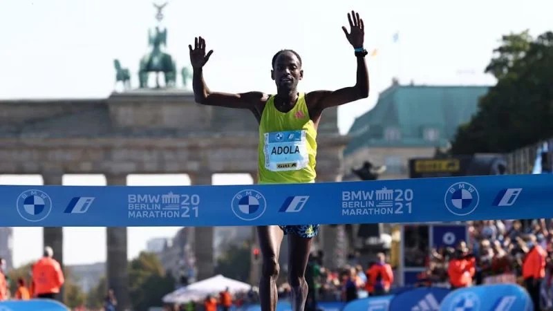Maratona de Berlim: Guye Adola e Tigst Assefa vencem sem recordes