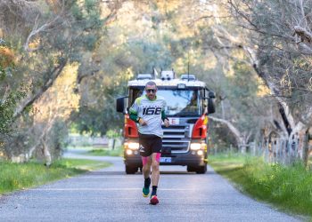 Australiano Phil Gore corre 1.020 km em seis dias e noites consecutivos