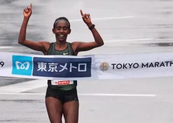 Doping: Etíope Ruti Aga, vencedora da Maratona de Tóquio de 2019, suspensa provisoriamente