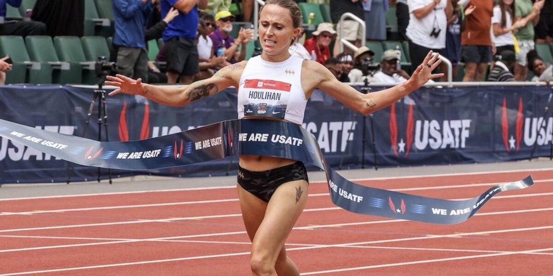 Shelby Houlihan assina seu primeiro contrato profissional desde que terminou suspensão por doping