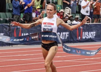 Shelby Houlihan assina seu primeiro contrato profissional desde que terminou suspensão por doping