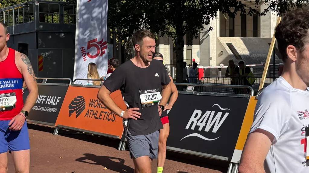 Aaron Ramsey, ex-Arsenal, impressiona com marcas de destaque no atletismo