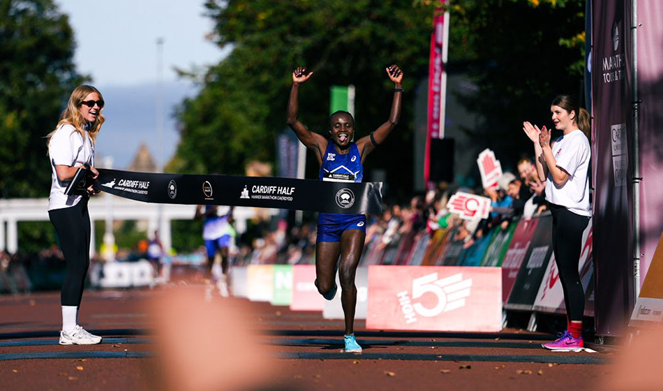 Queniana Joyciline Jepkosgei bate recorde do percurso da Meia Maratona de Cardiff