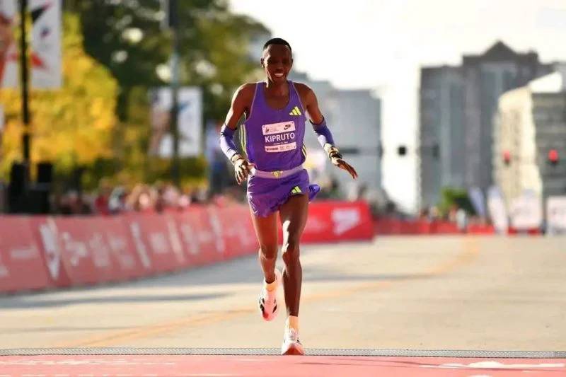 Maratona de Chicago: Triunfos do queniano Amos Kipruto e etíope Hawi Feysa, ambos com recorde pessoal